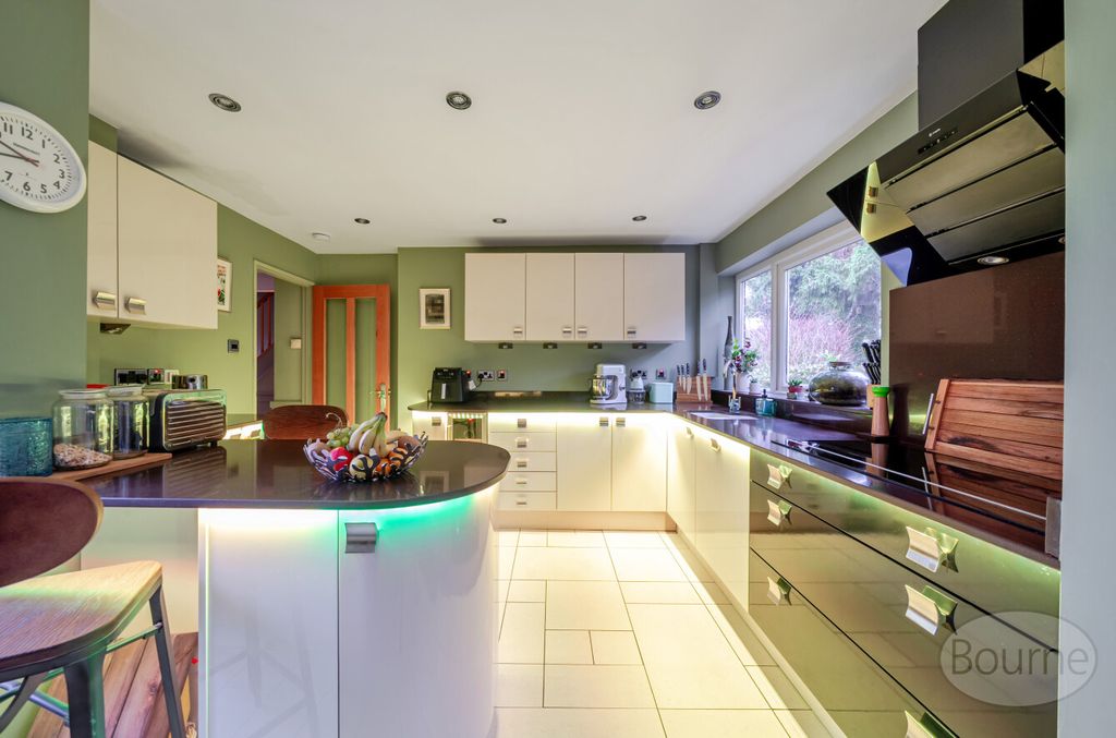 Property photo 3 of 23 763ee567-1Ad2-405...