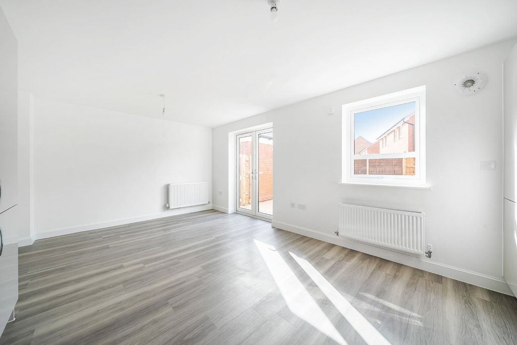 Property photo 3 of 21 Picture 3