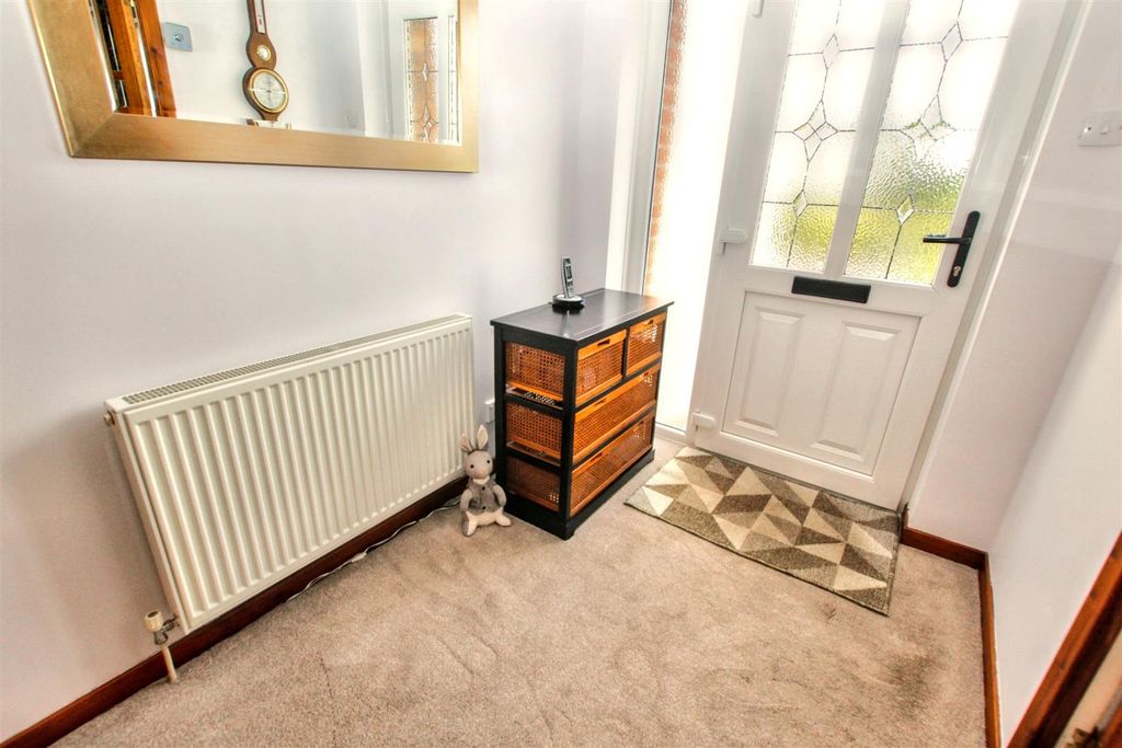 Property photo 3 of 19 3- Hallway.Jpg