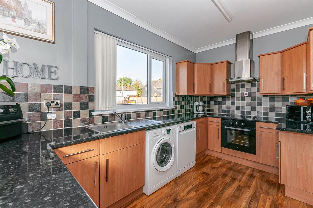 Property photo 3 of 17 55 Westfield Ave17.Jpg