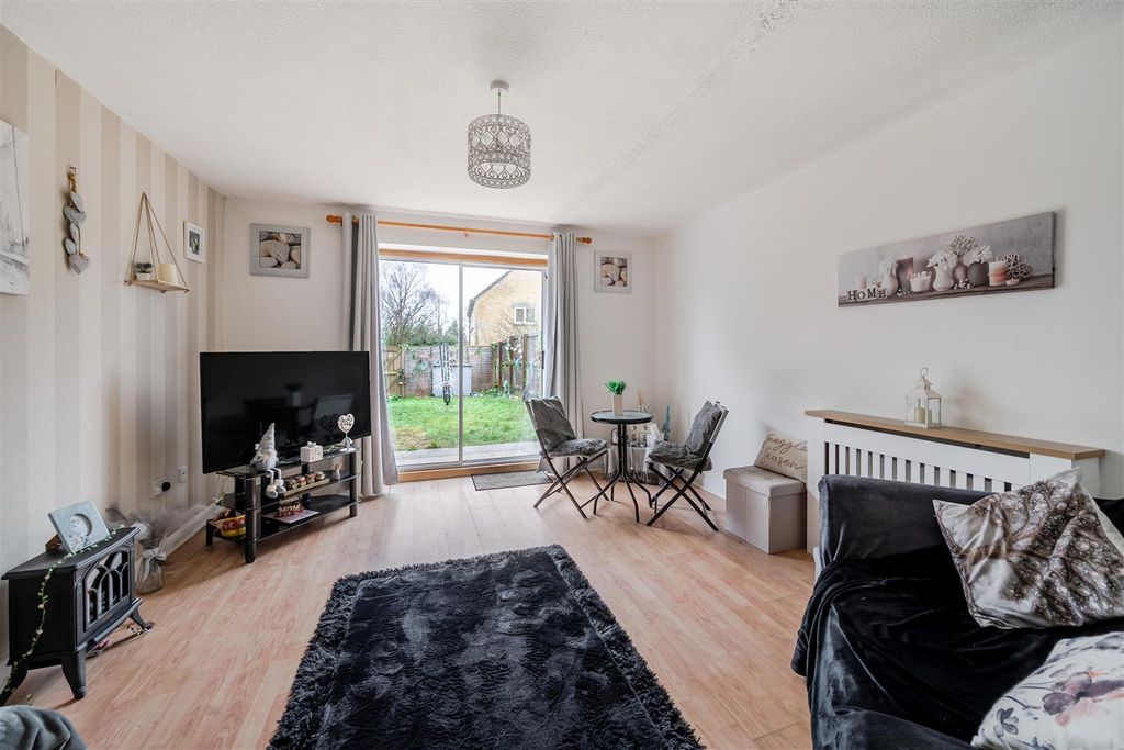 Property photo 2 of 10 Sitting Room