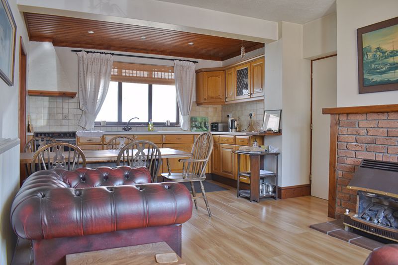 Property photo 3 of 9 Kitchen/Diner