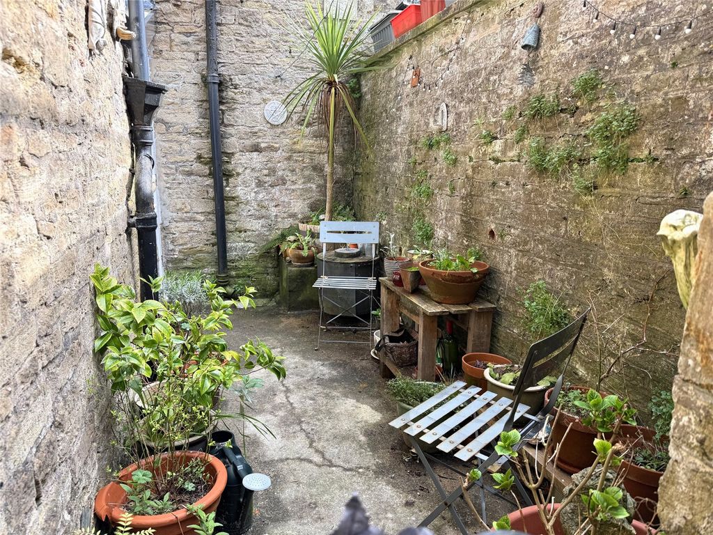 Property photo 2 of 21 Picture No. 12