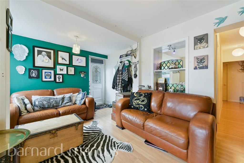 Property photo 1 of 9 Living Room