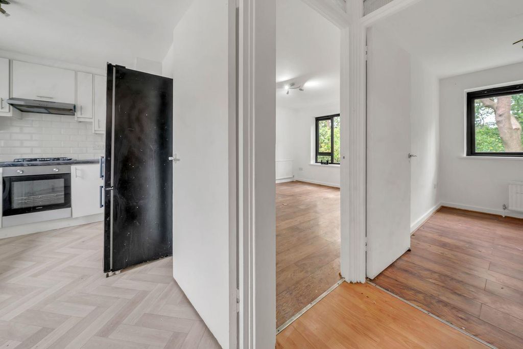 Property photo 3 of 10 Xmvr7Gsg.Jpeg
