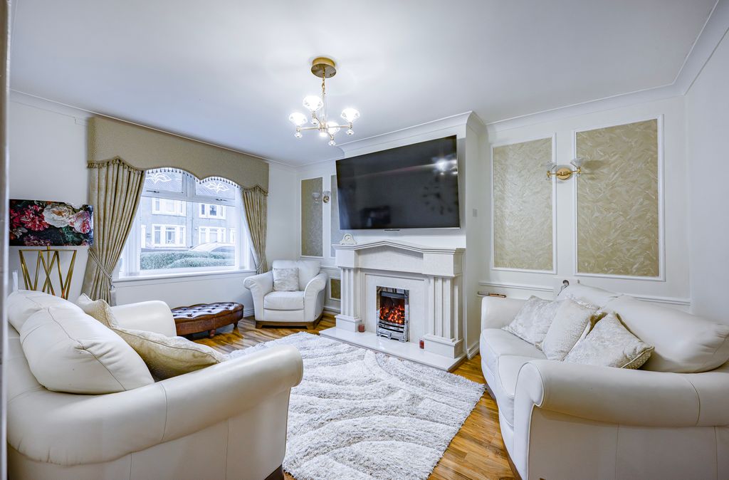 Property photo 2 of 35