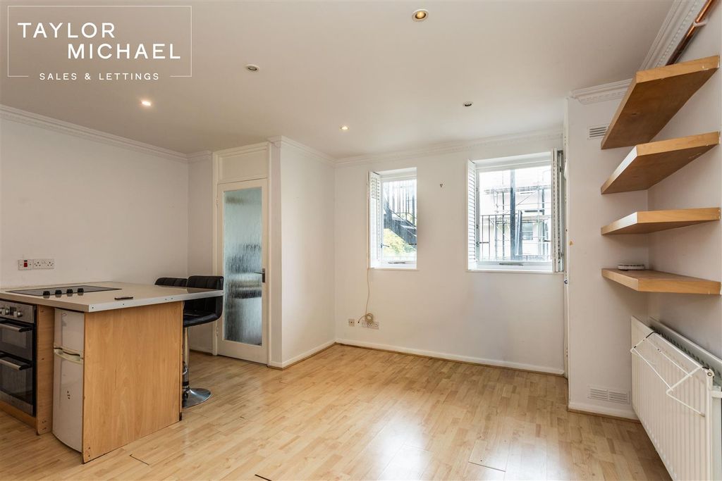 Property photo 3 of 17 Kitchen / Living Room