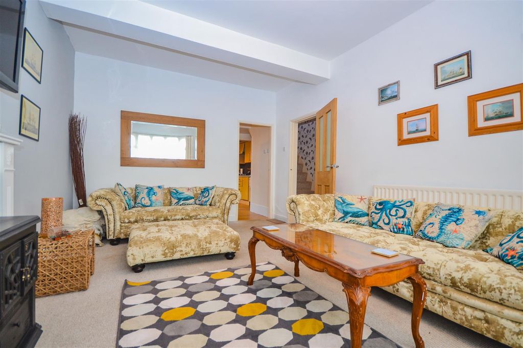 Property photo 2 of 25