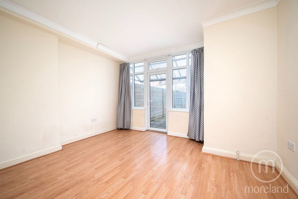 Property photo 2 of 12 3204423