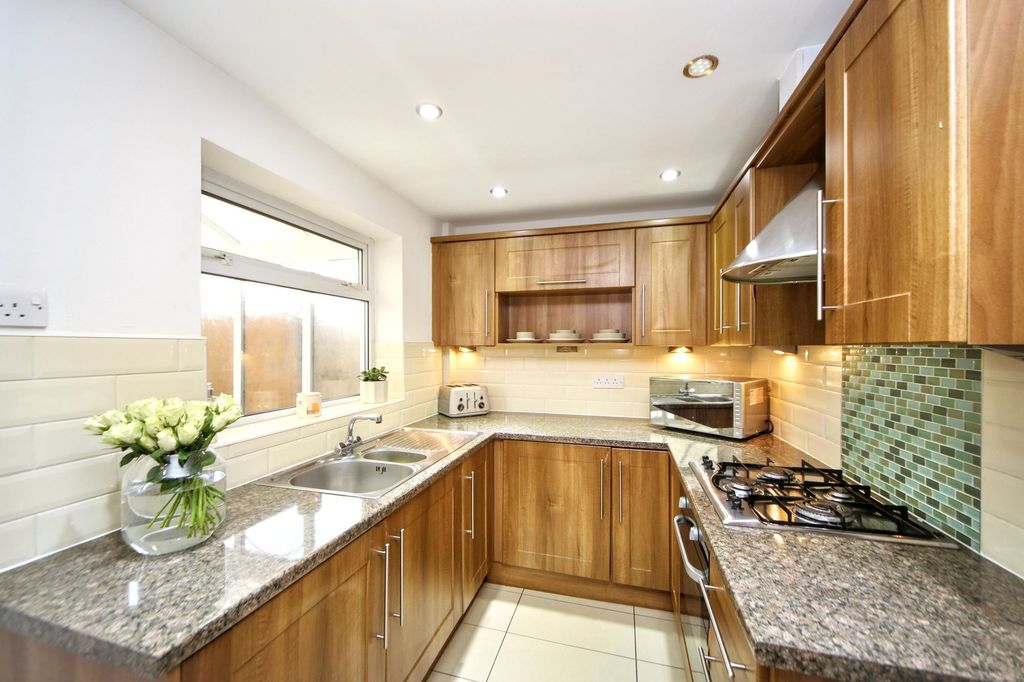 Property photo 3 of 24