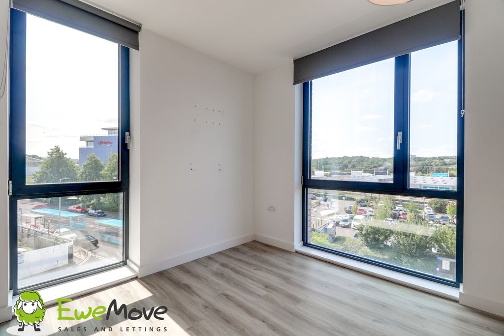 Property photo 2 of 17 Chevette Court By Ben Brind Ewemove Sales & Lettin