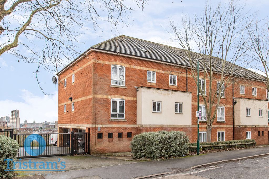 Property photo 1 of 12