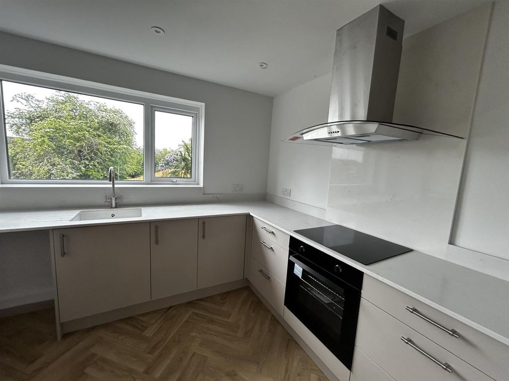 Property photo 3 of 19 Kitchen
