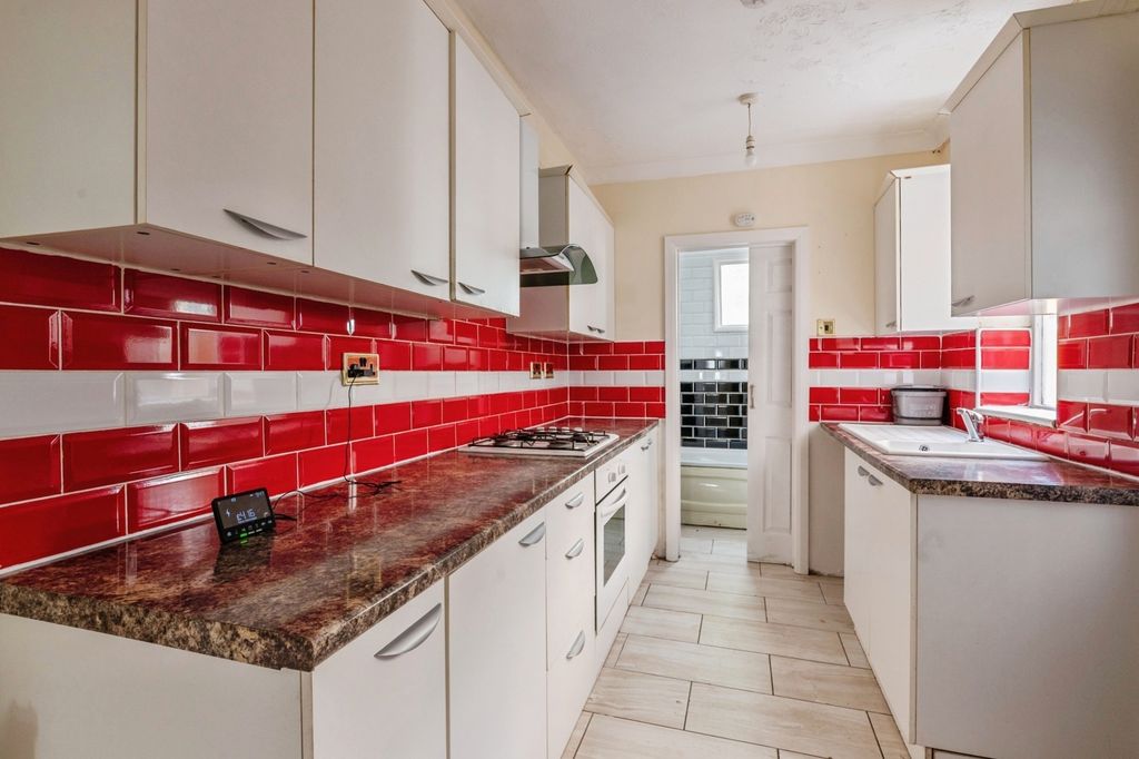 Property photo 2 of 14 Kitchen