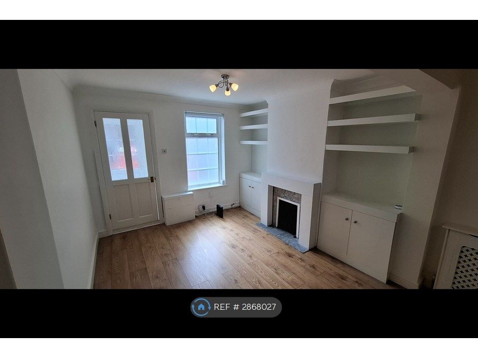 Property photo 3 of 25 Lounge