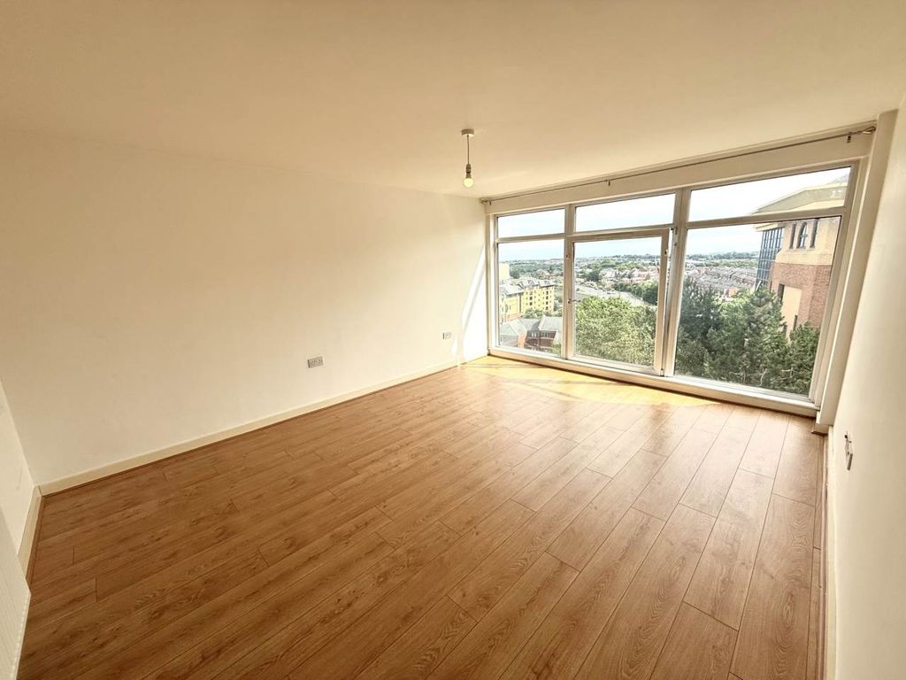 Property photo 3 of 13 Img_3043