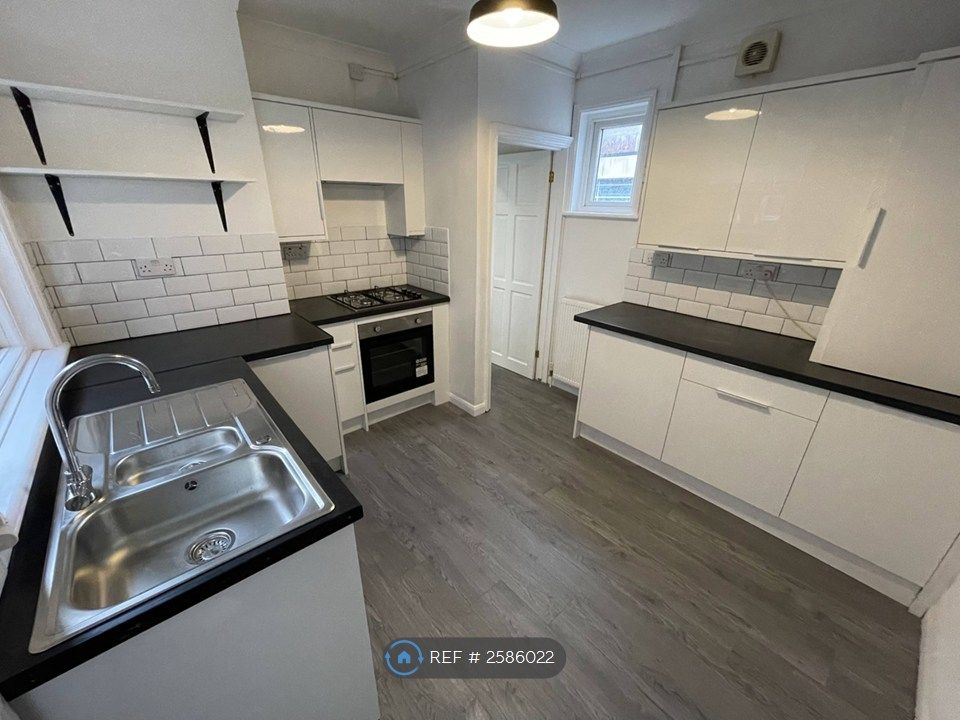 Property photo 1 of 9 Kitchen
