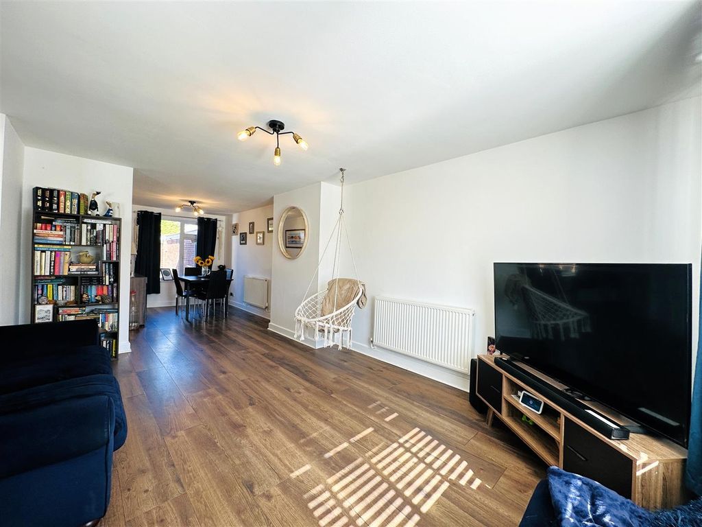 Property photo 2 of 13 Lounge