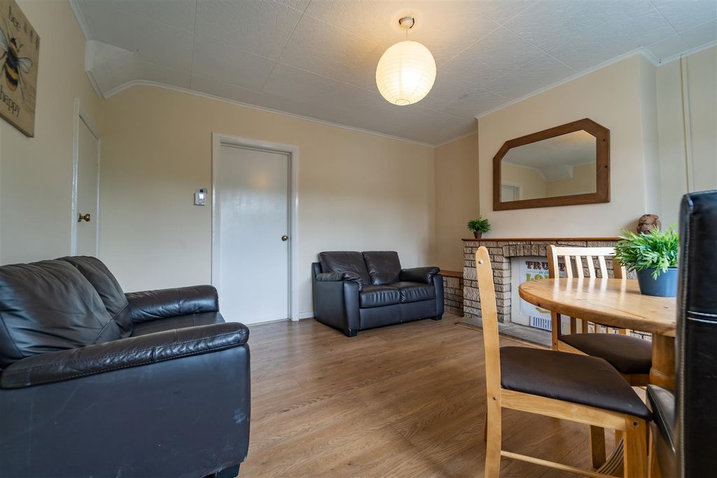 Property photo 2 of 14 Approach