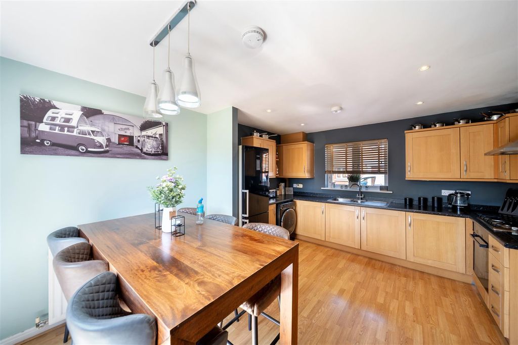 Property photo 2 of 19 116 Jovian Way-37.Jpg