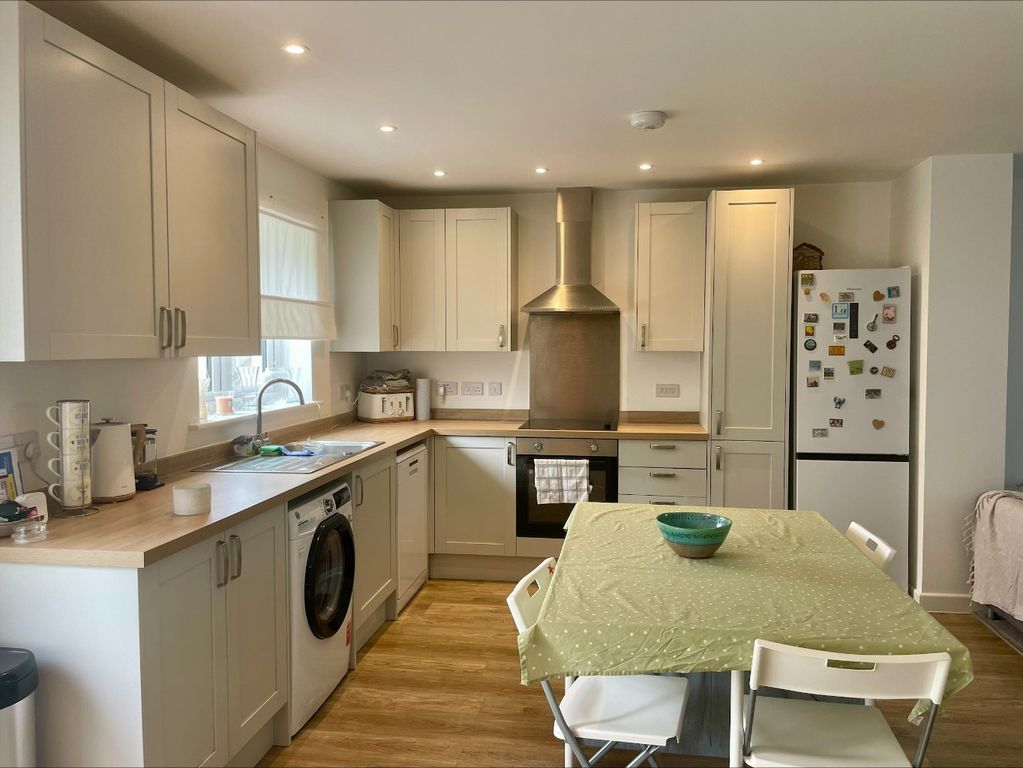 Property photo 2 of 13 5904083