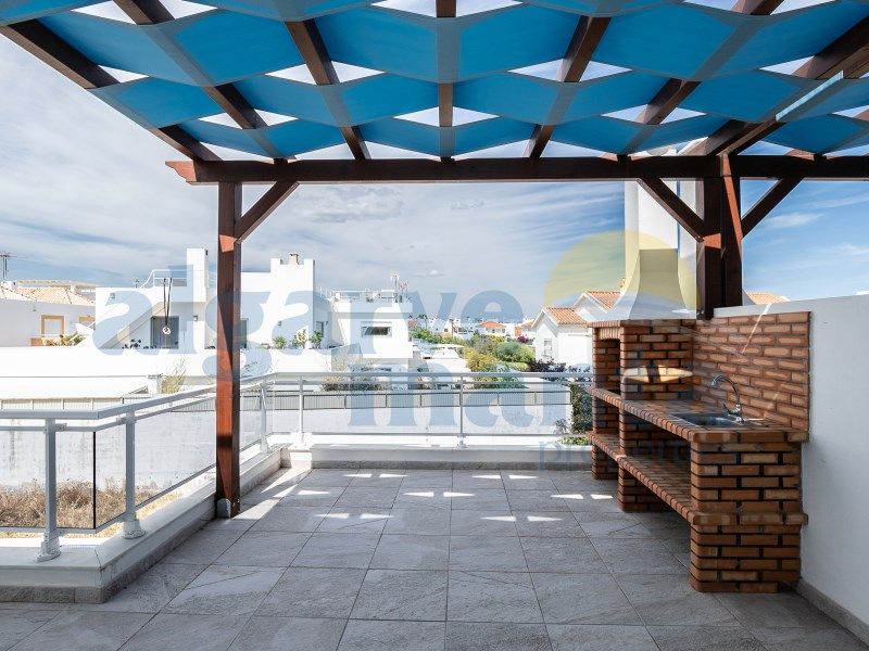 Property photo 3 of 33