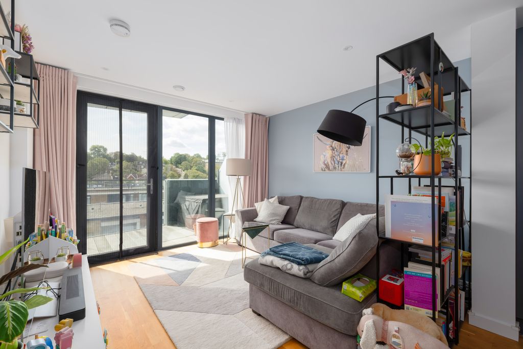 Property photo 1 of 11