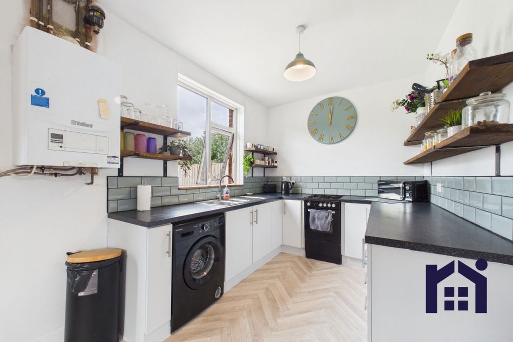 Property photo 2 of 15 Kitchen