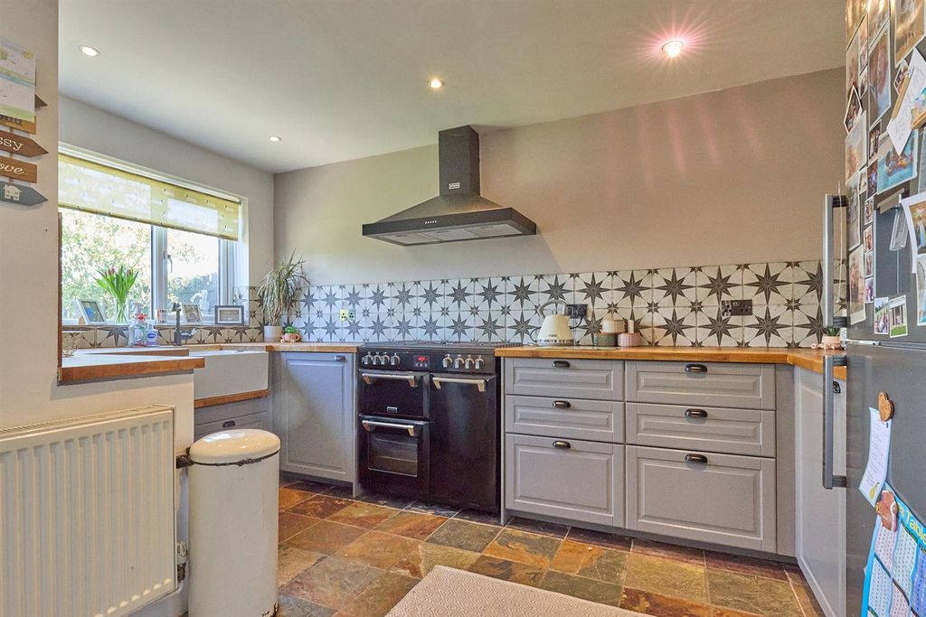 Property photo 2 of 18 Kitchen
