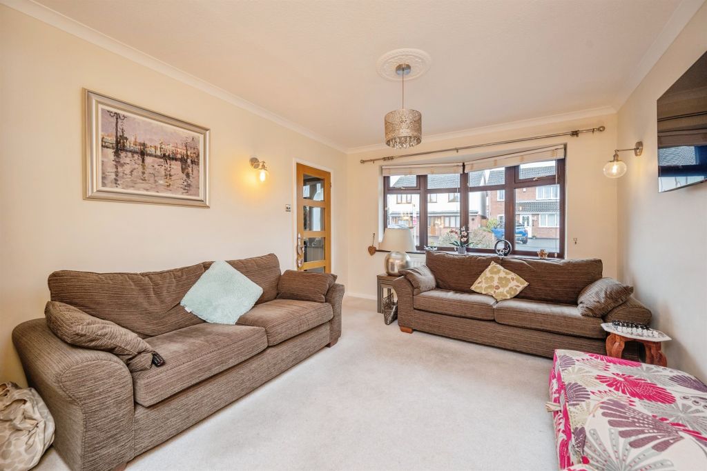 Property photo 2 of 16 Lounge