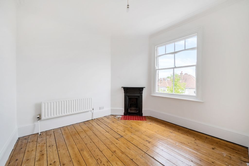 Property photo 2 of 13 1341264-13-689Dcb...