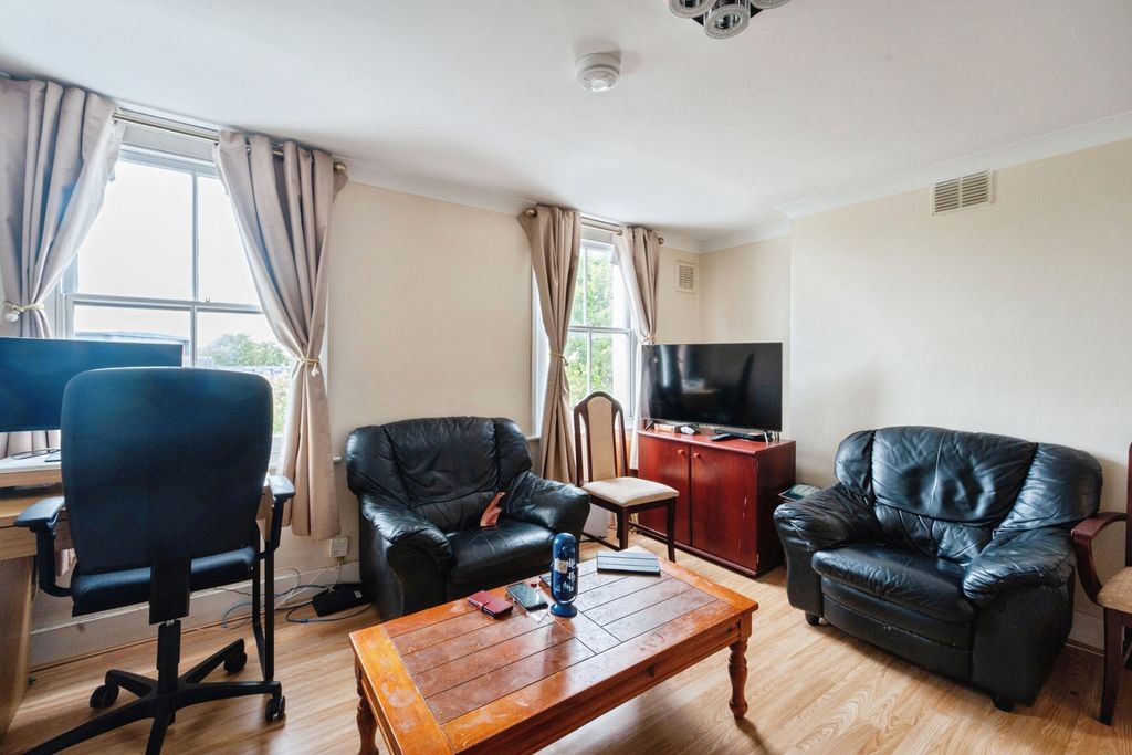 Property photo 3 of 20 Pbox-Img.Jpg