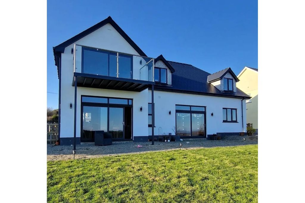 Property photo 3 of 35