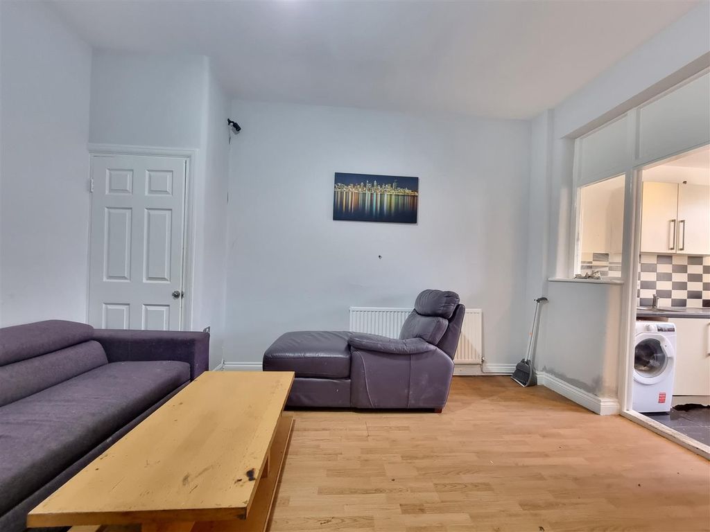 Property photo 3 of 12