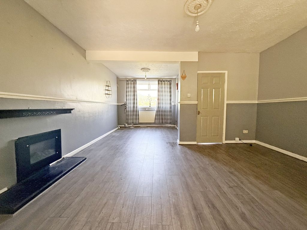 Property photo 2 of 18 Lounge