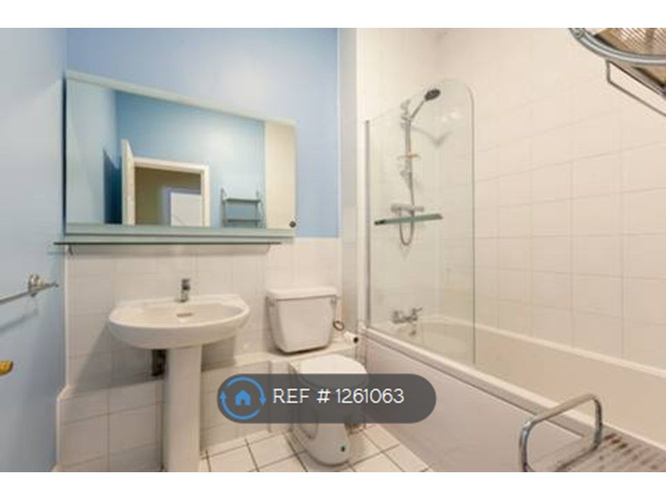 Property photo 3 of 9 Bathroom