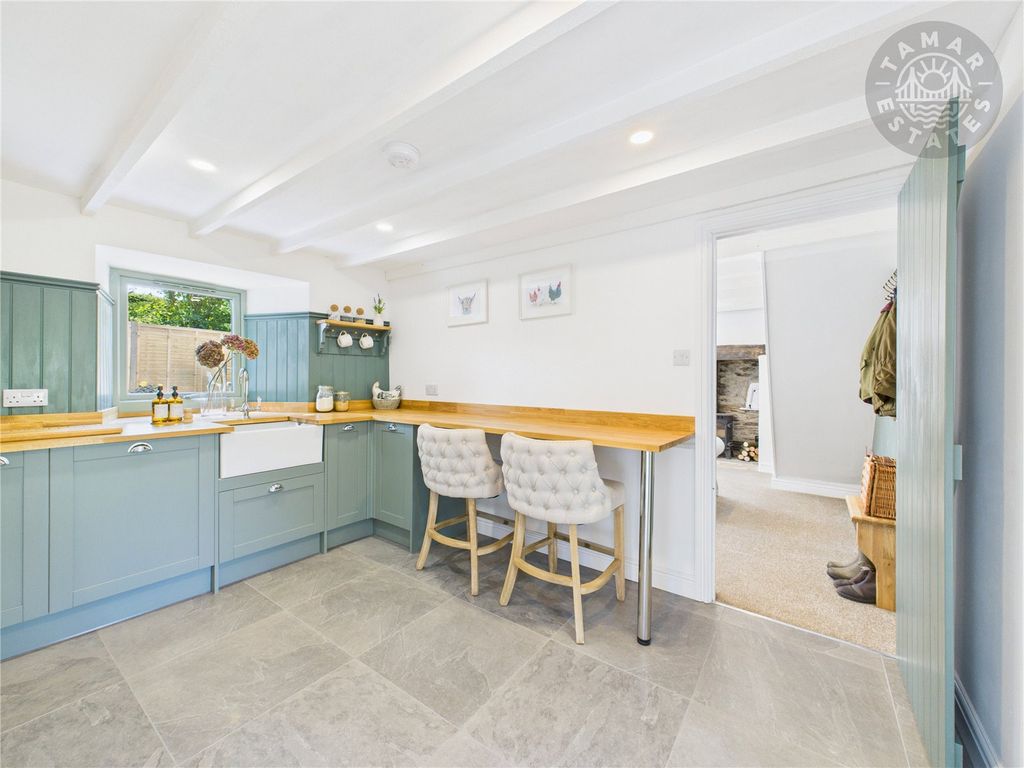 Property photo 2 of 11 Kitchen/Breakfast Rm