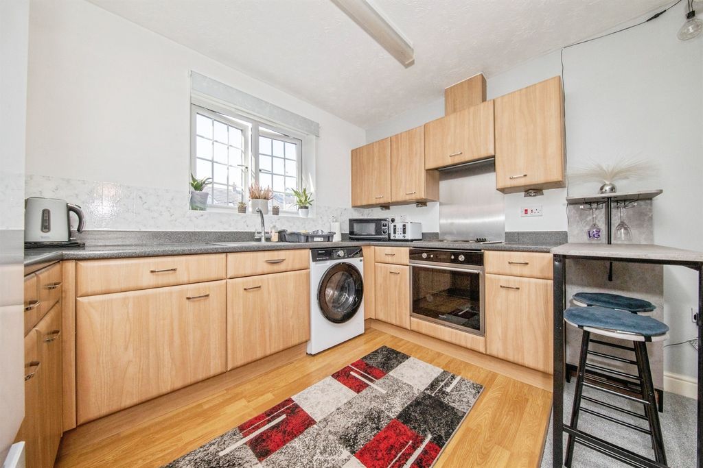 Property photo 2 of 11