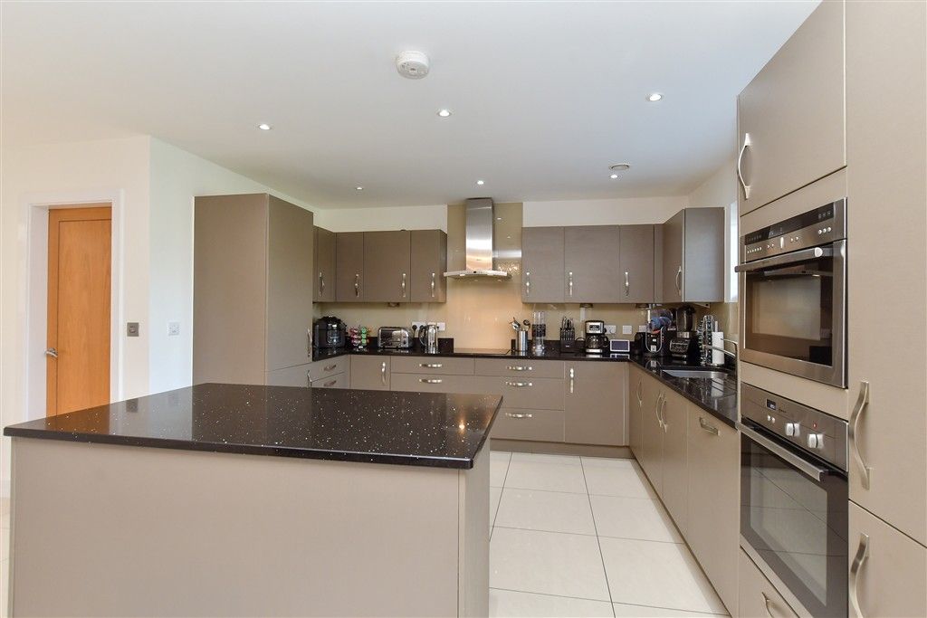 Property photo 3 of 18 Kitchen/Dining Area
