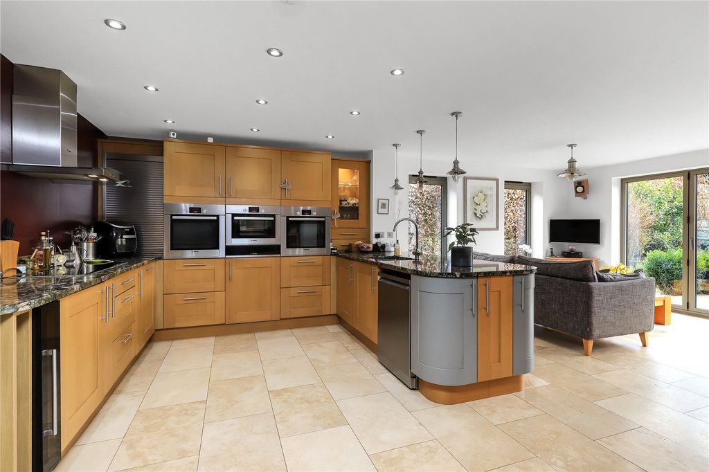 Property photo 3 of 16 Picture No. 05