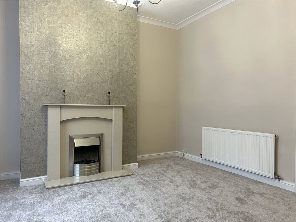 Property photo 3 of 15 Lounge