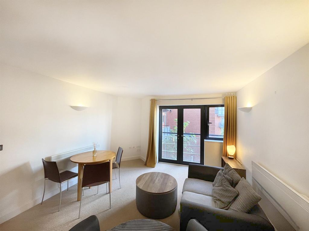 Property photo 1 of 6 Livingroom 2