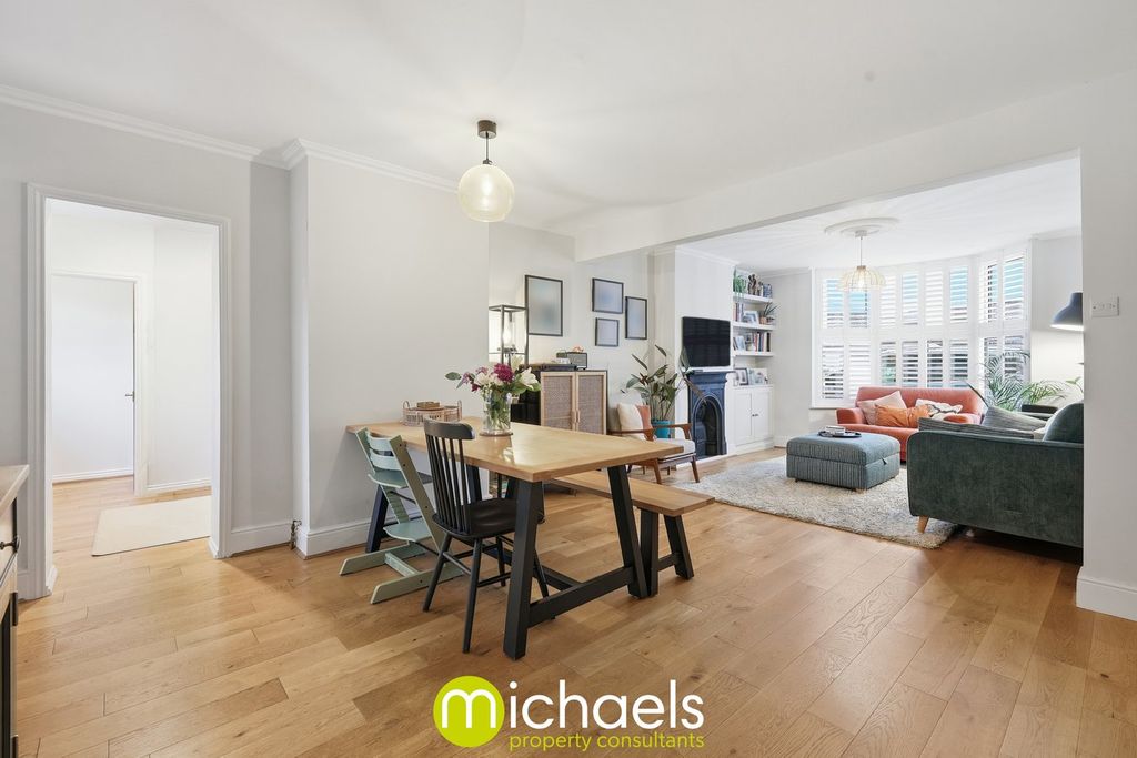 Property photo 2 of 27