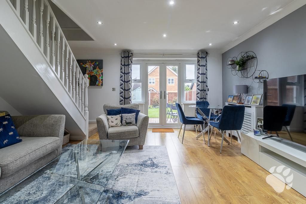 Property photo 3 of 20 Lounge