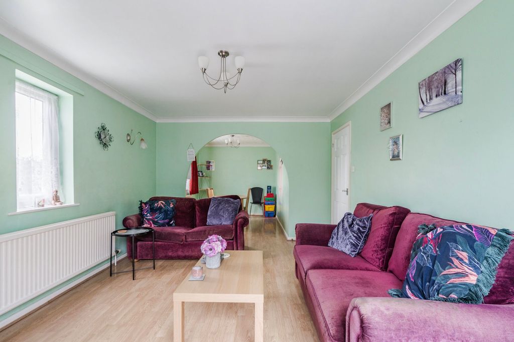 Property photo 3 of 25