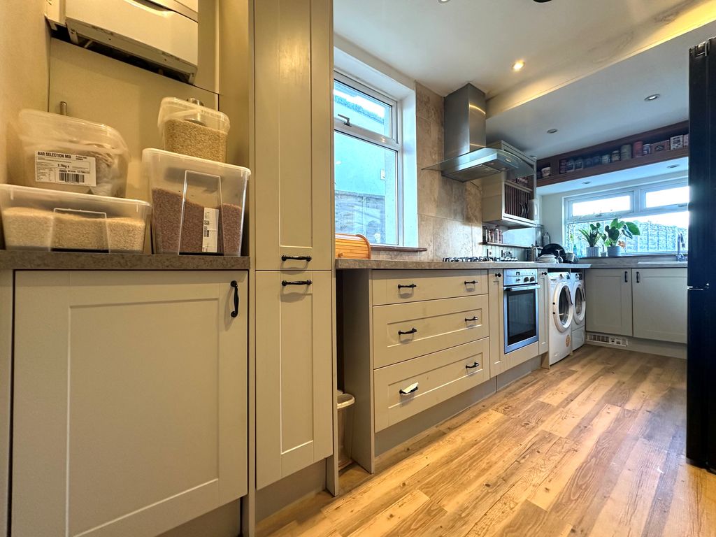 Property photo 2 of 14 Kitchen