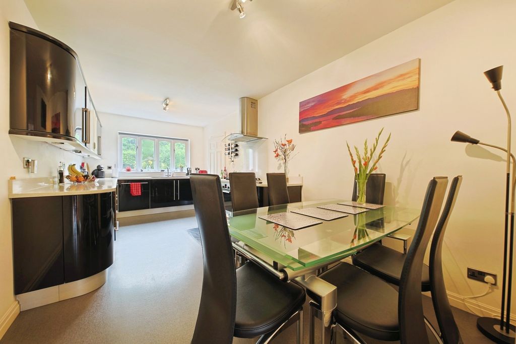 Property photo 3 of 20 4279616