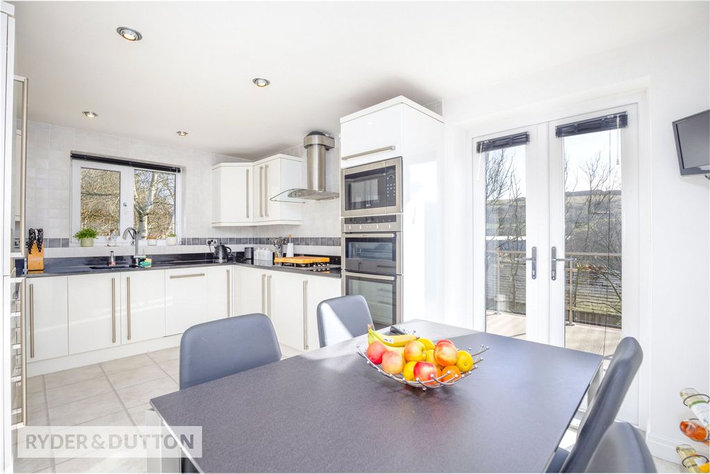 Property photo 3 of 44 Picture No. 13