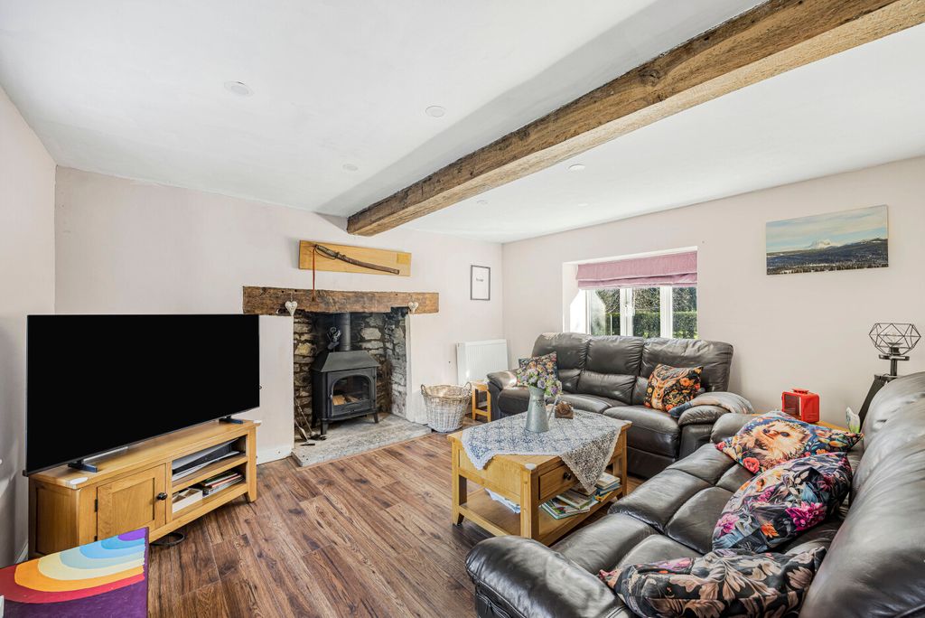 Property photo 2 of 26 Sitting Room