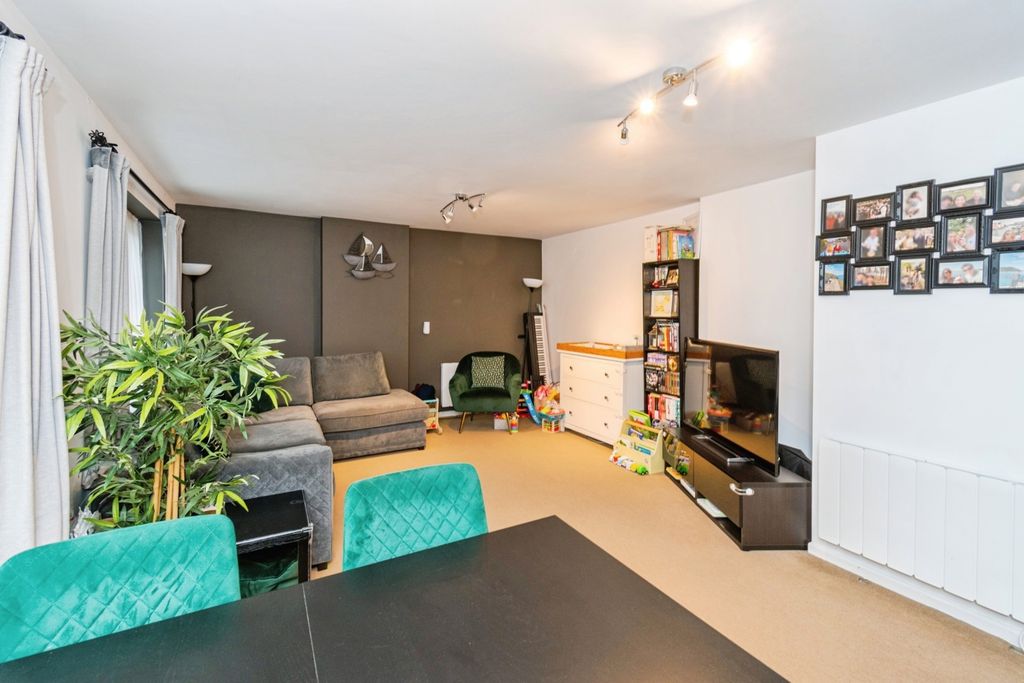 Property photo 2 of 16 Photo